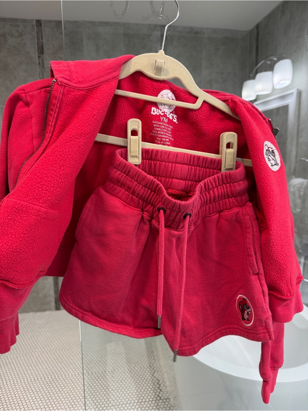 Buc-ee's Red Hoodie set - Youth Medium - Picture 3 of 4